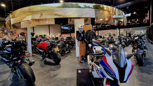 BMW motor occasions in Gelderland – showroom met gebruikte motoren voor Elst en Apeldoorn BMW motoren showroom met tweedehands modellen in Gelderland – ruime selectie occasions, sportieve en toermodellen zichtbaar, ideaal voor klanten in  Gelderland en omliggende provincies in Nederland.